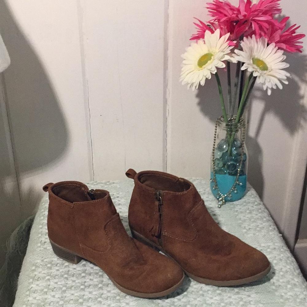 Brown suede ankle boots. Girls 3 Med